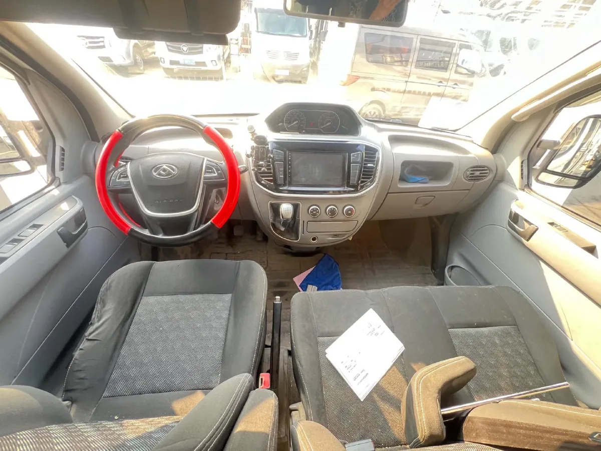 2021 MAXUS XinTu V80 2.0T 139HP L4 6MT,autocango,china used car exporter,china ev exporter,chinese used car exporter,chinese used ev exporter