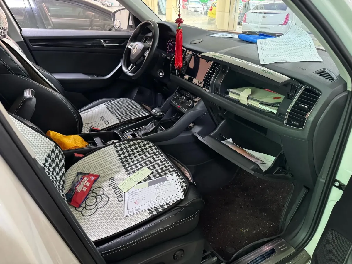 2019 Skoda Superb 2.0T 220HP L4 7DCT,autocango,china used car exporter,china ev exporter,chinese used car exporter,chinese used ev exporter