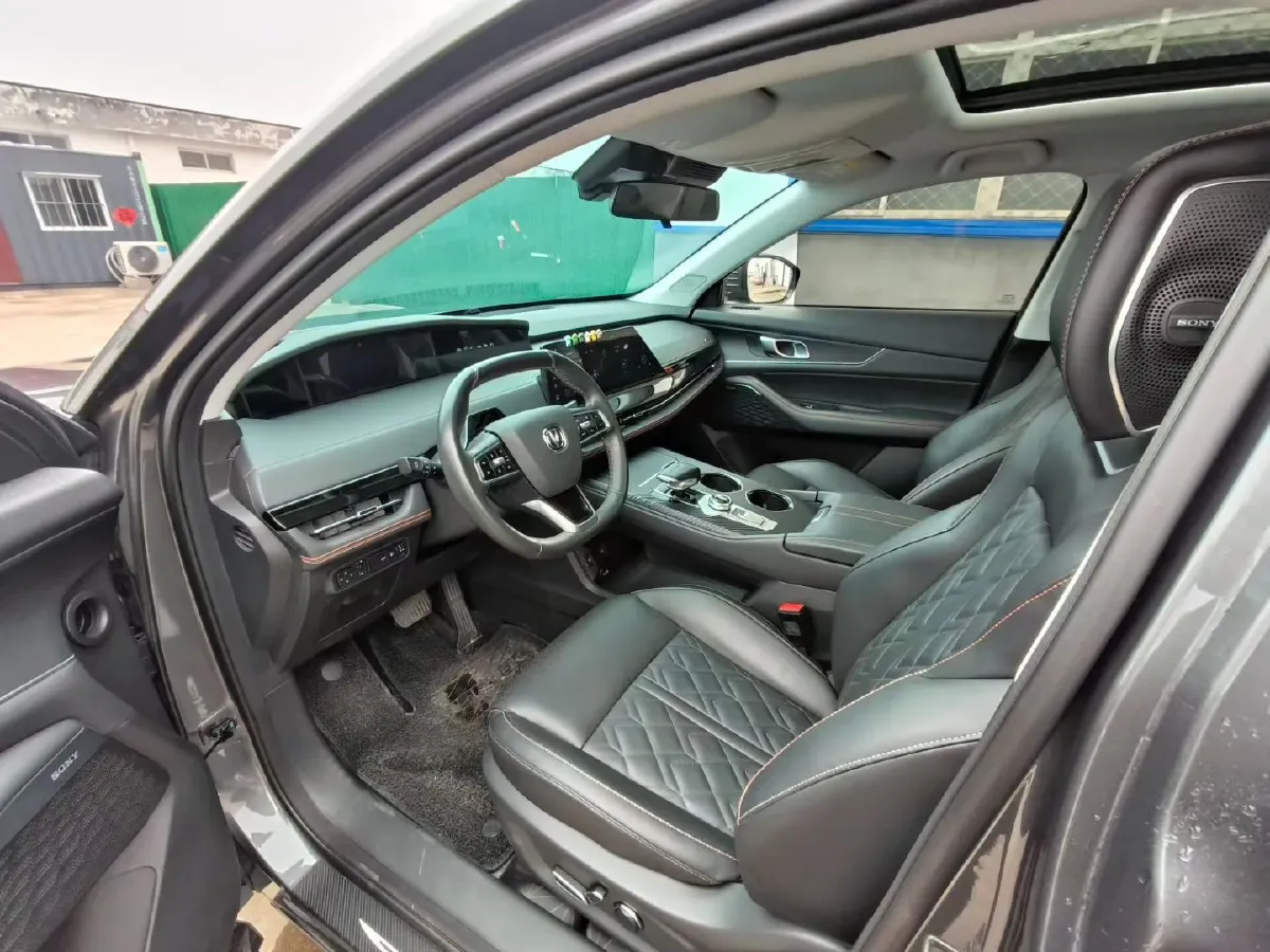 2021 ChangAn UNI-K 2.0T 233HP L4 8AT,autocango,china used car exporter,china ev exporter,chinese used car exporter,chinese used ev exporter