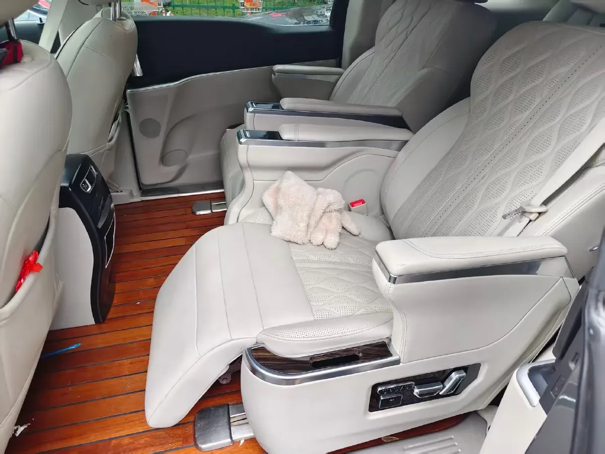 2021 Buick GL8 2.0T 237HP L4 9AT,autocango,china used car exporter,china ev exporter,chinese used car exporter,chinese used ev exporter