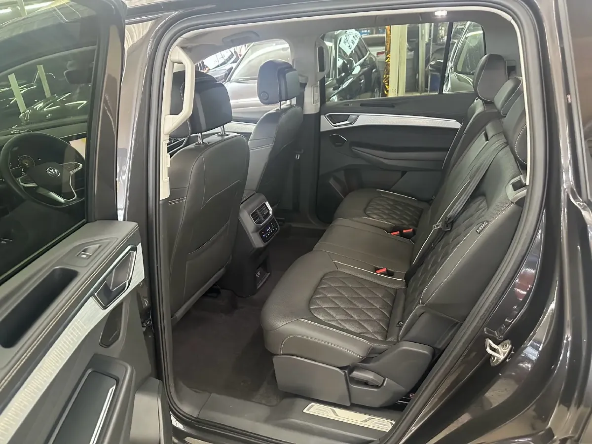 2022 Volkswagen Talagon 2.5T 299HP V6 7DCT,autocango,china used car exporter,china ev exporter,chinese used car exporter,chinese used ev exporter