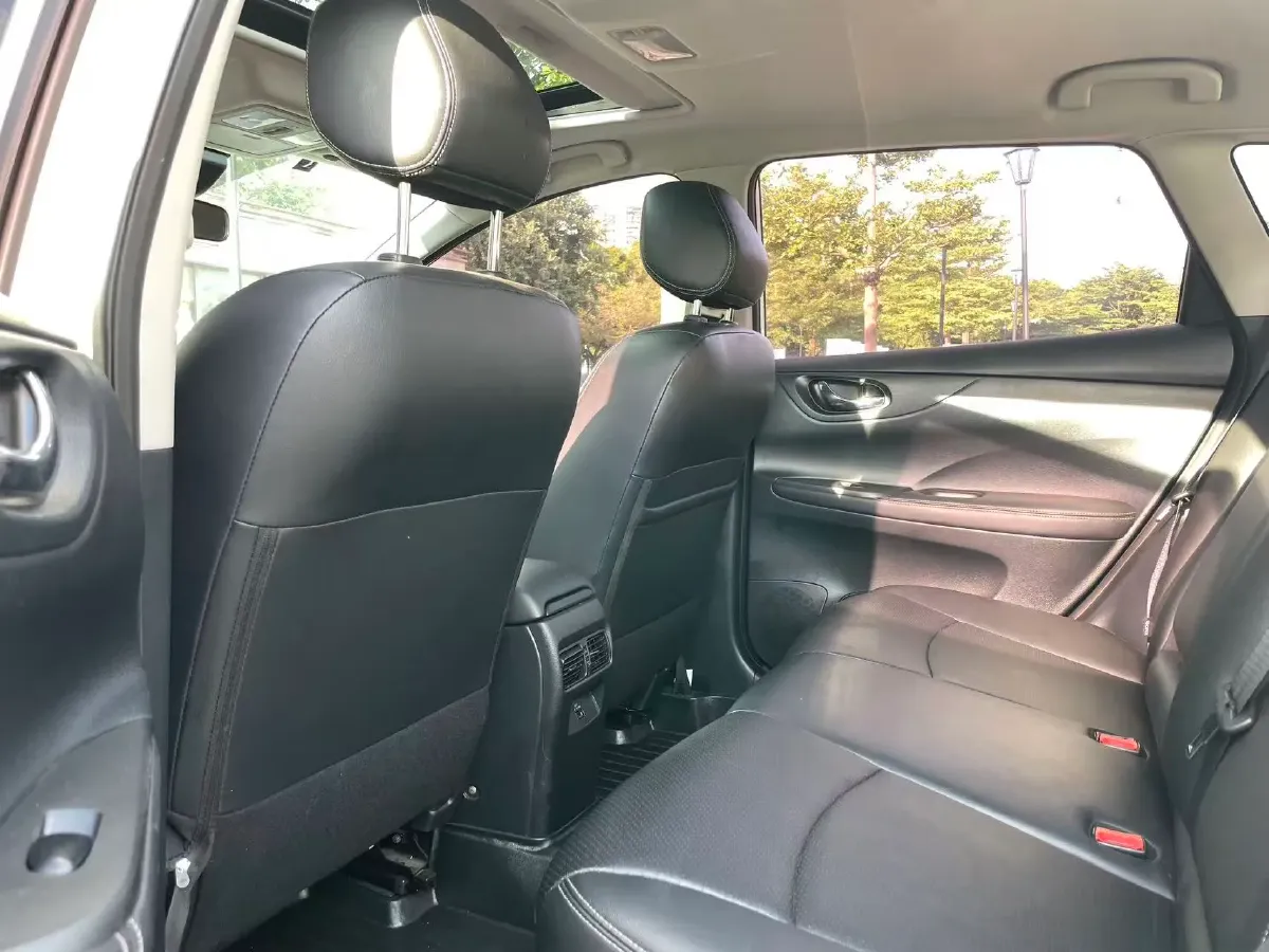 2021 Nissan Tiida 1.6L 122HP L4 CVT,autocango,china used car exporter,china ev exporter,chinese used car exporter,chinese used ev exporter