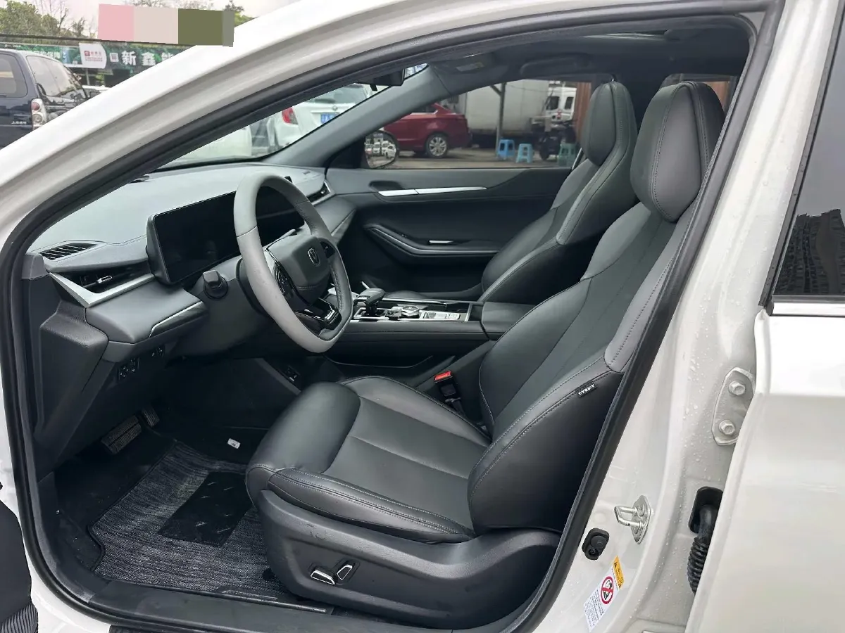 2023 ChangAn Raeton Plus 1.5T 188HP L4 7DCT,autocango,china used car exporter,china ev exporter,chinese used car exporter,chinese used ev exporter