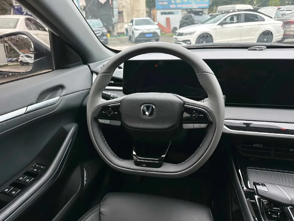2023 ChangAn Raeton Plus 1.5T 188HP L4 7DCT,autocango,china used car exporter,china ev exporter,chinese used car exporter,chinese used ev exporter
