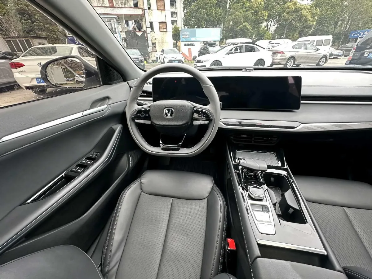 2023 ChangAn Raeton Plus 1.5T 188HP L4 7DCT,autocango,china used car exporter,china ev exporter,chinese used car exporter,chinese used ev exporter