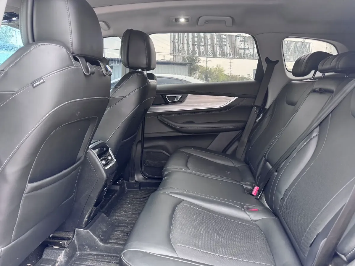 2021 Chery Tiggo 8 Plus 1.6T 197HP L4 7DCT,autocango,china used car exporter,china ev exporter,chinese used car exporter,chinese used ev exporter