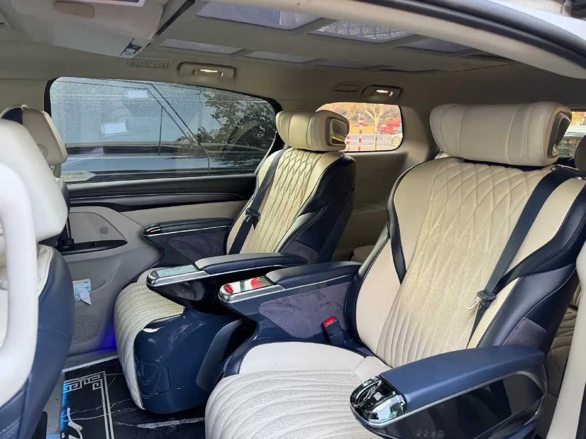 2022 Buick GL8 2.0T 237HP L4 9AT,autocango,china used car exporter,china ev exporter,chinese used car exporter,chinese used ev exporter