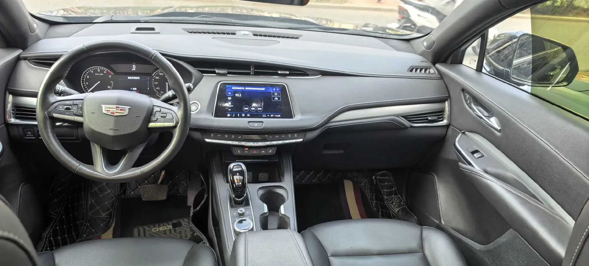 2022 Cadillac XT4 2.0T 237HP L4 9AT,autocango,china used car exporter,china ev exporter,chinese used car exporter,chinese used ev exporter