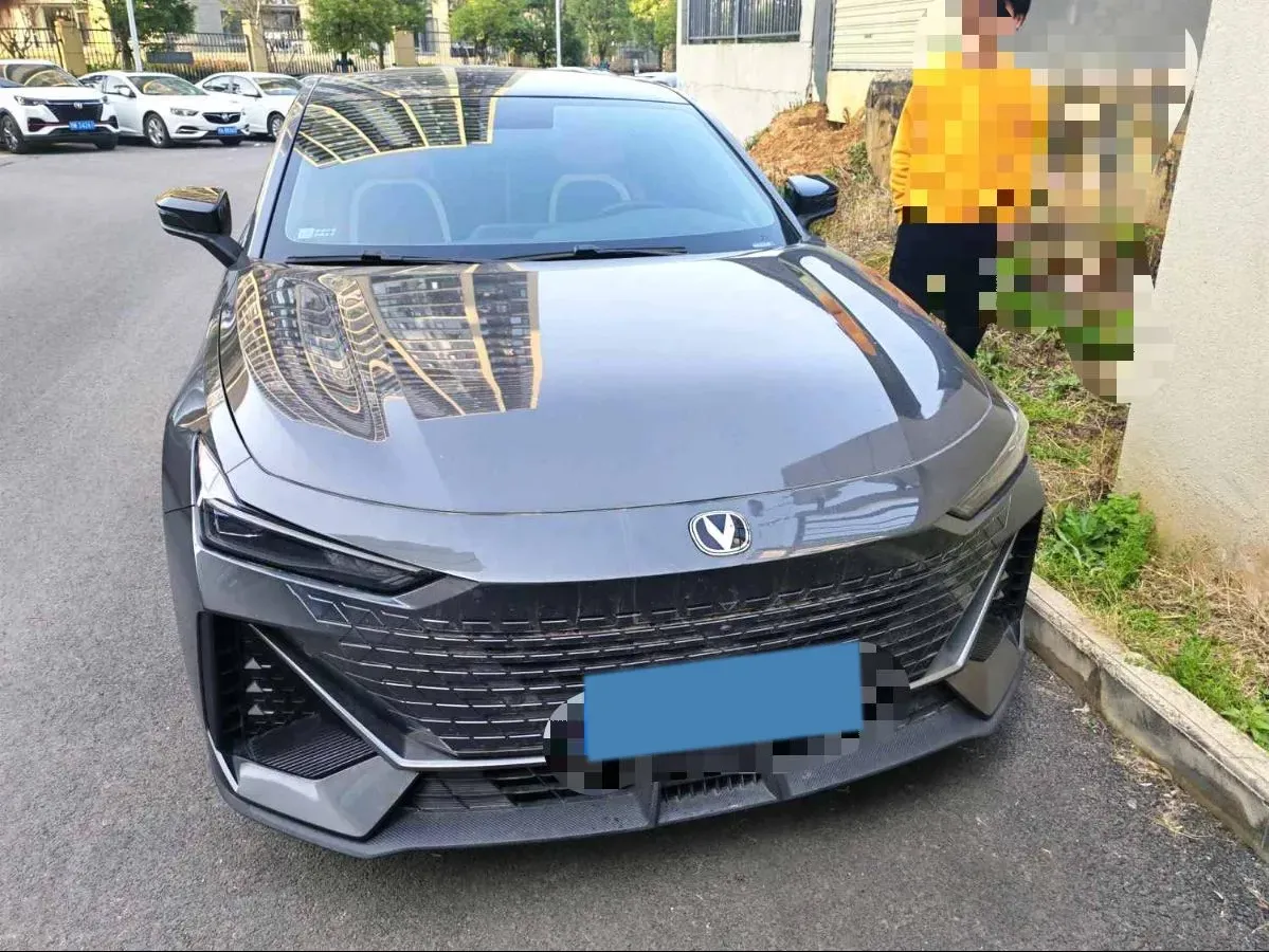 2022 ChangAn UNI-V 1.5T 188HP L4 7DCT,autocango,china used car exporter,china ev exporter,chinese used car exporter,chinese used ev exporter