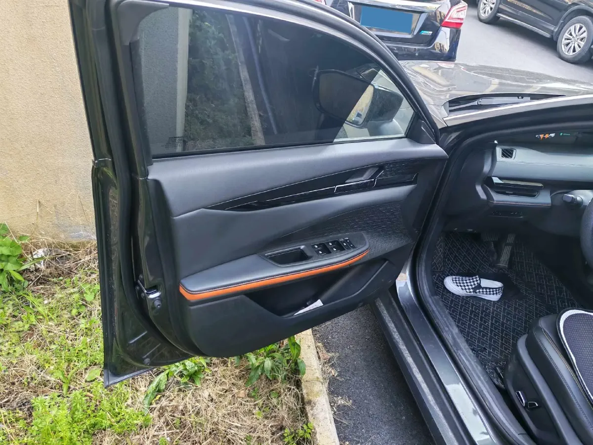 2022 ChangAn UNI-V 1.5T 188HP L4 7DCT,autocango,china used car exporter,china ev exporter,chinese used car exporter,chinese used ev exporter