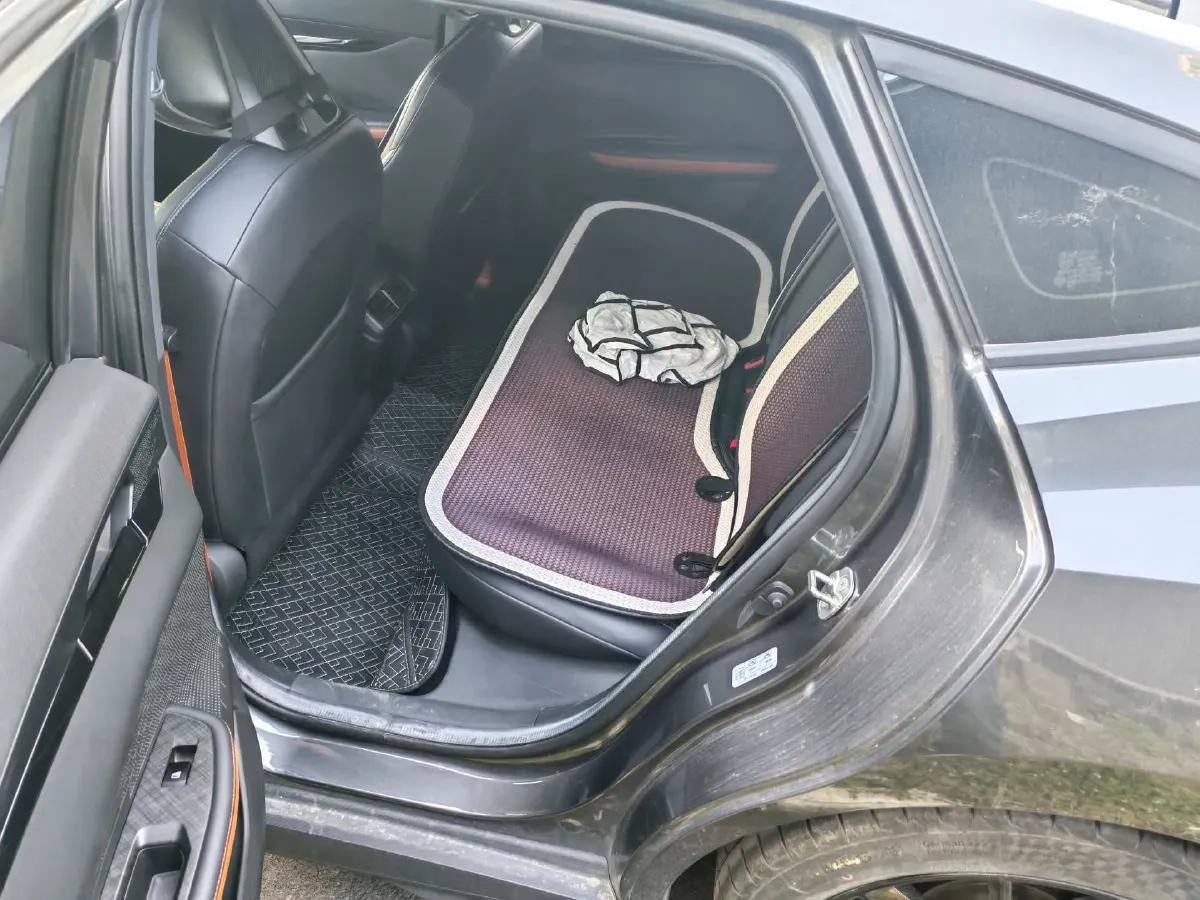 2022 ChangAn UNI-V 1.5T 188HP L4 7DCT,autocango,china used car exporter,china ev exporter,chinese used car exporter,chinese used ev exporter