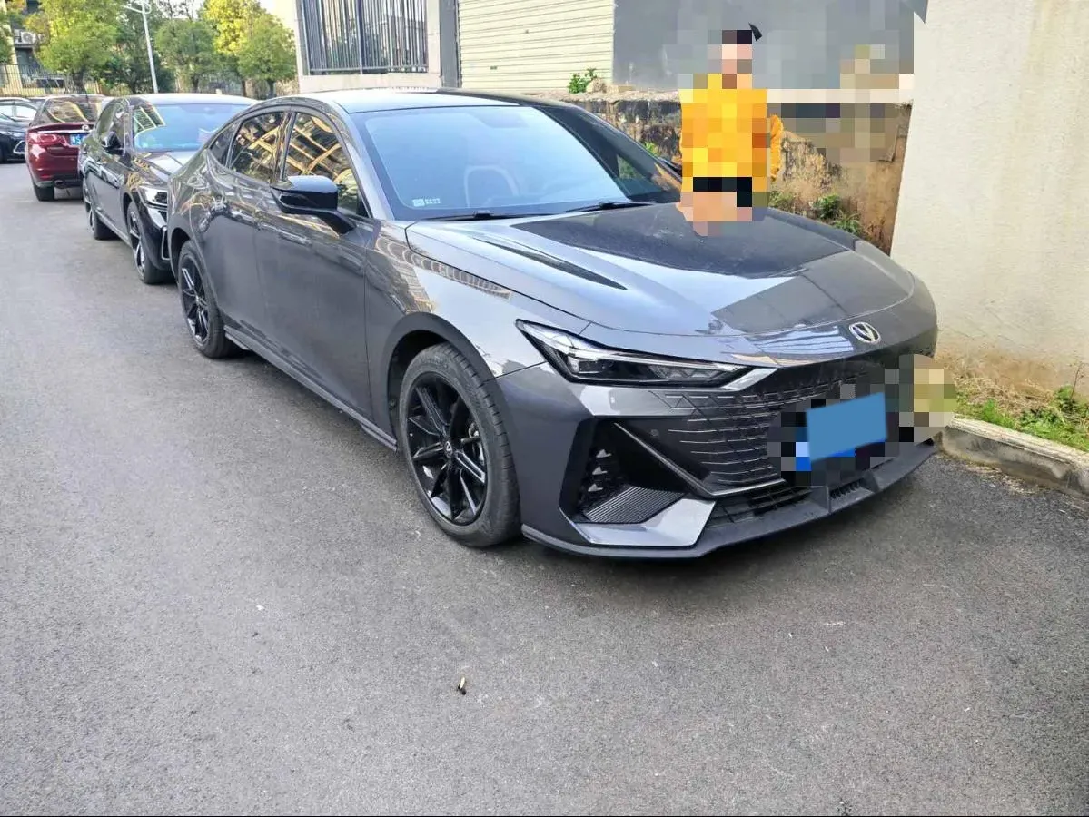 2022 ChangAn UNI-V 1.5T 188HP L4 7DCT,autocango,china used car exporter,china ev exporter,chinese used car exporter,chinese used ev exporter