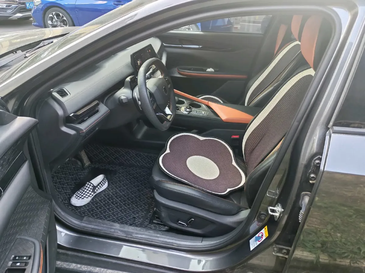 2022 ChangAn UNI-V 1.5T 188HP L4 7DCT,autocango,china used car exporter,china ev exporter,chinese used car exporter,chinese used ev exporter