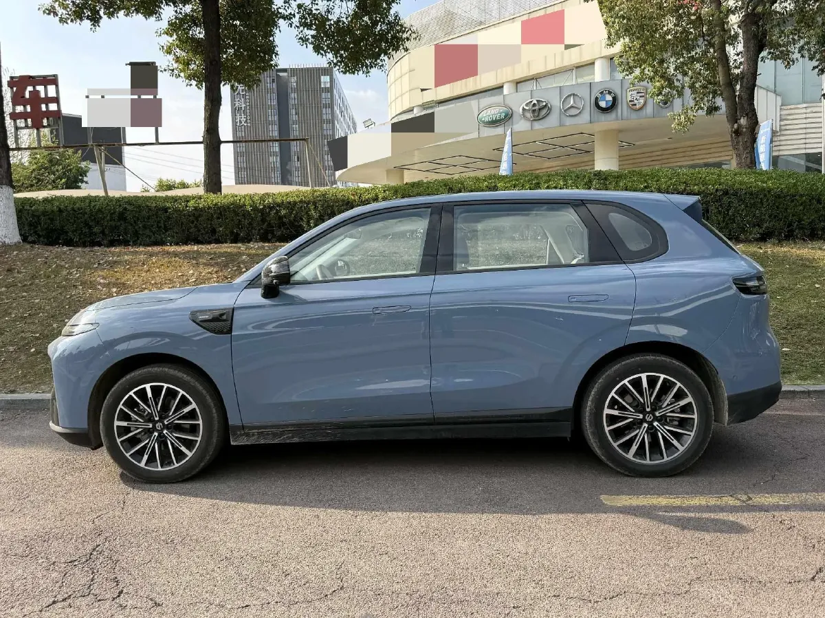 2025 Leapmotor B10 BEV 67.1KWH,autocango,china used car exporter,china ev exporter,chinese used car exporter,chinese used ev exporter