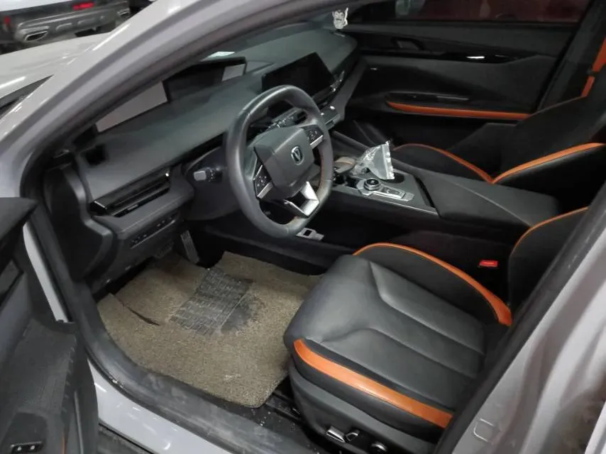 2023 ChangAn UNI-V 2.0T 233HP L4 8AT,autocango,china used car exporter,china ev exporter,chinese used car exporter,chinese used ev exporter