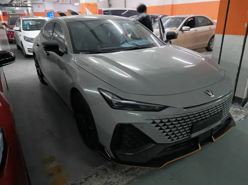 2023 ChangAn UNI-V 2.0T 233HP L4 8AT,autocango,china used car exporter,china ev exporter,chinese used car exporter,chinese used ev exporter