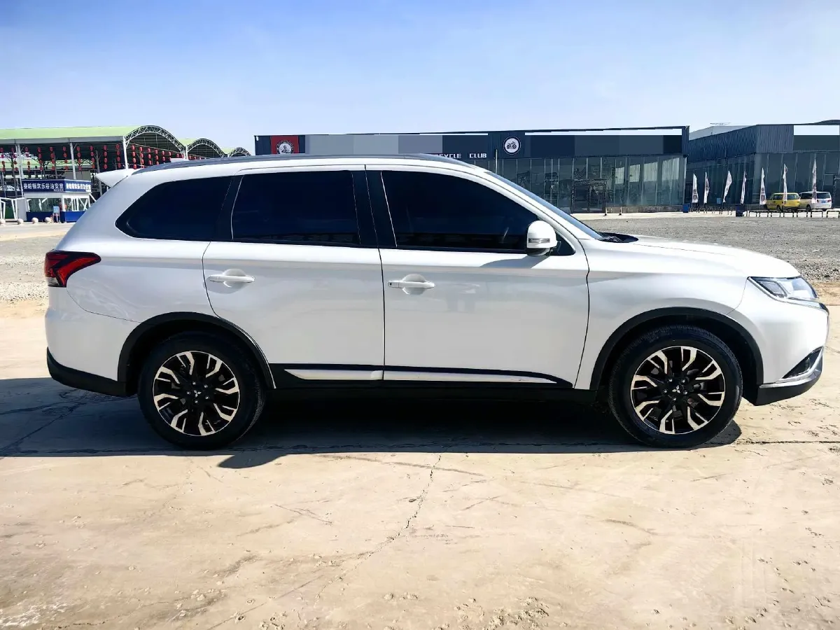 2020 Mitsubishi Outlander 2.0L 166HP L4 CVT,autocango,china used car exporter,china ev exporter,chinese used car exporter,chinese used ev exporter