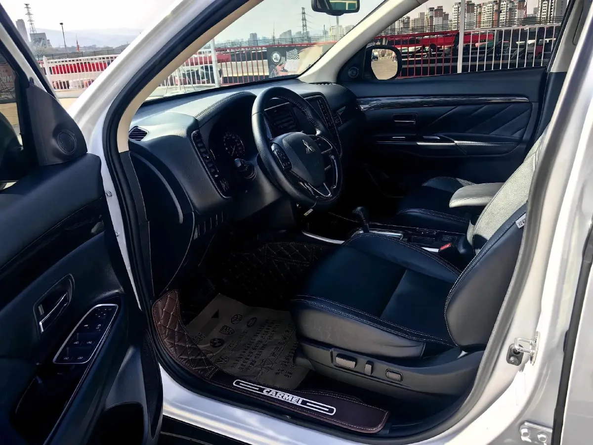 2020 Mitsubishi Outlander 2.0L 166HP L4 CVT,autocango,china used car exporter,china ev exporter,chinese used car exporter,chinese used ev exporter