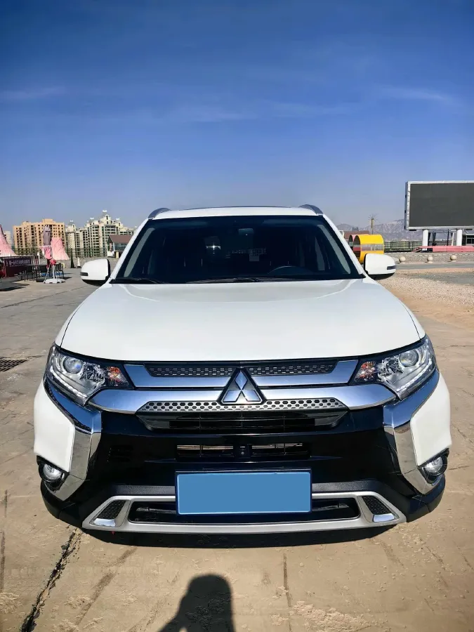 2020 Mitsubishi Outlander 2.0L 166HP L4 CVT,autocango,china used car exporter,china ev exporter,chinese used car exporter,chinese used ev exporter