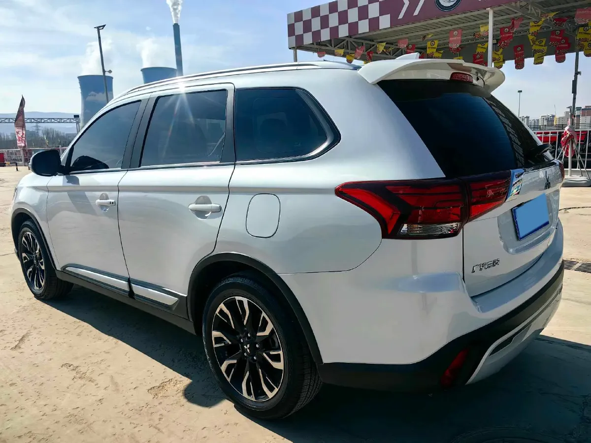2020 Mitsubishi Outlander 2.0L 166HP L4 CVT,autocango,china used car exporter,china ev exporter,chinese used car exporter,chinese used ev exporter