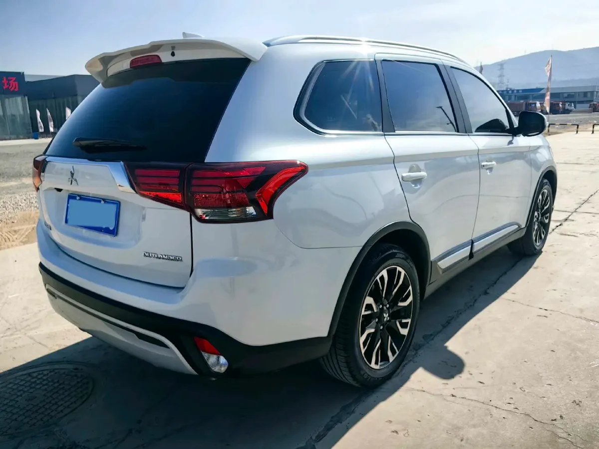 2020 Mitsubishi Outlander 2.0L 166HP L4 CVT,autocango,china used car exporter,china ev exporter,chinese used car exporter,chinese used ev exporter