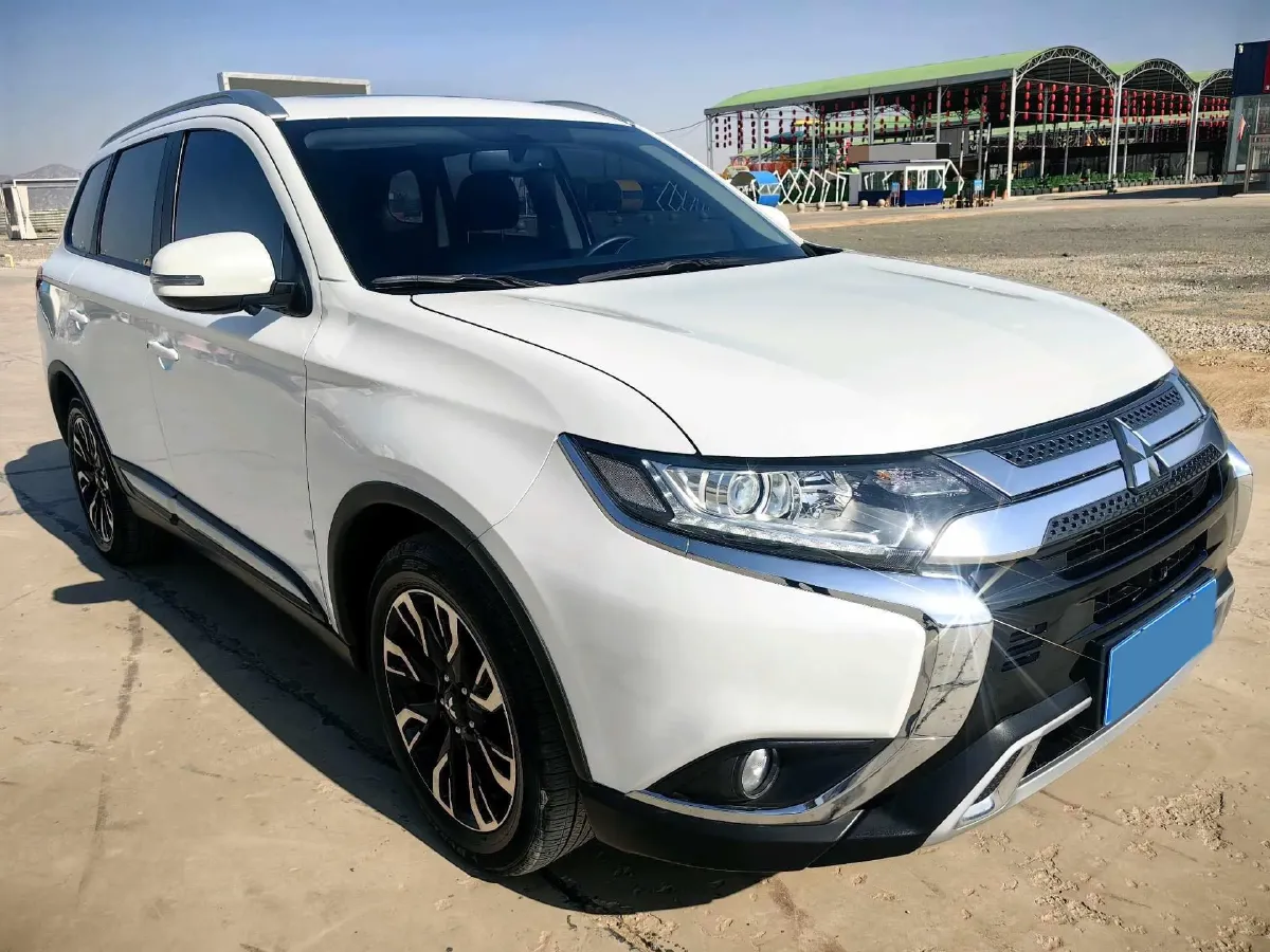 2020 Mitsubishi Outlander 2.0L 166HP L4 CVT,autocango,china used car exporter,china ev exporter,chinese used car exporter,chinese used ev exporter