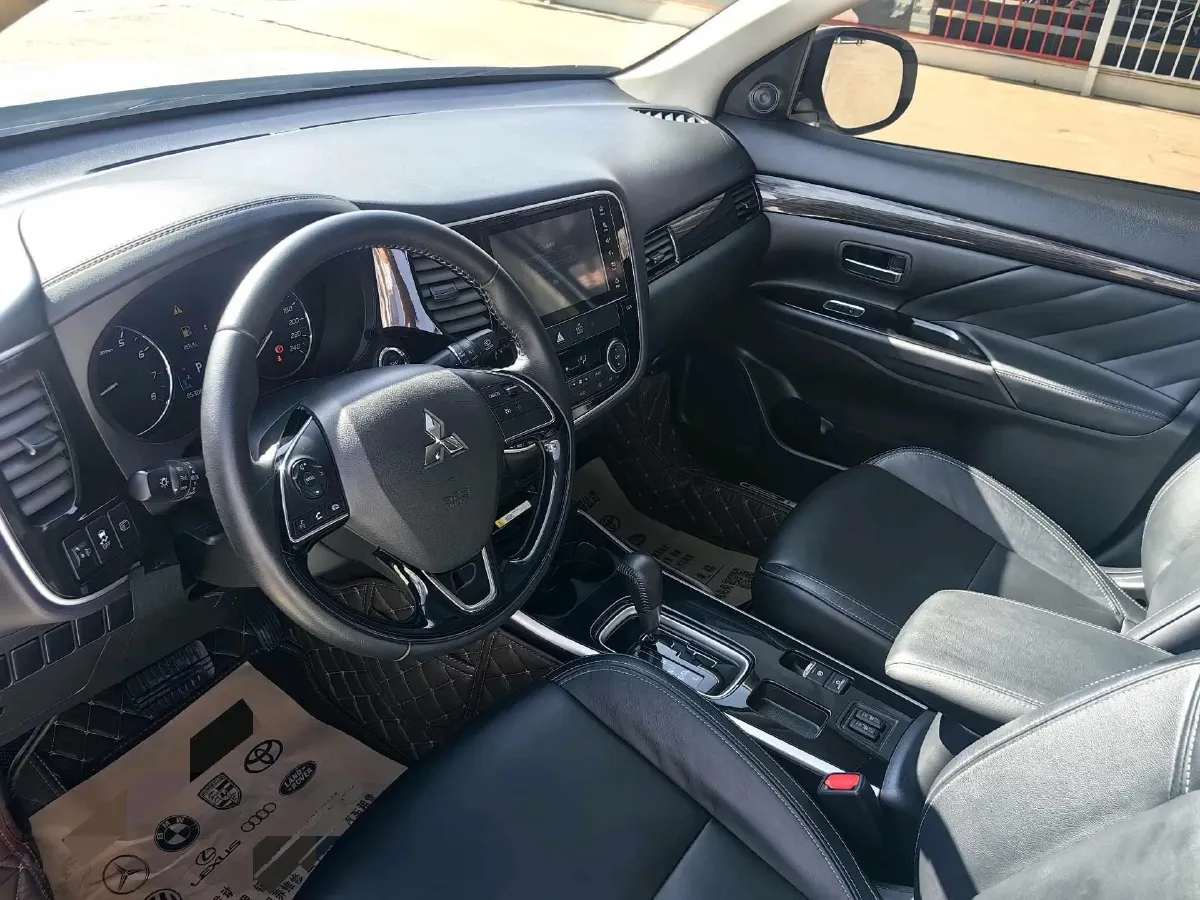 2020 Mitsubishi Outlander 2.0L 166HP L4 CVT,autocango,china used car exporter,china ev exporter,chinese used car exporter,chinese used ev exporter