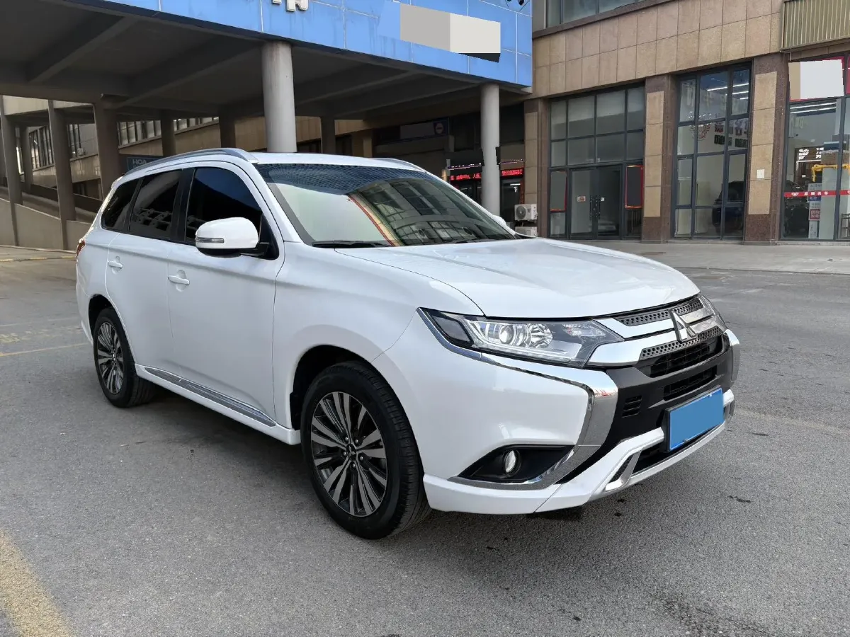 2021 Mitsubishi Outlander 2.0L 166HP L4 CVT,autocango,china used car exporter,china ev exporter,chinese used car exporter,chinese used ev exporter