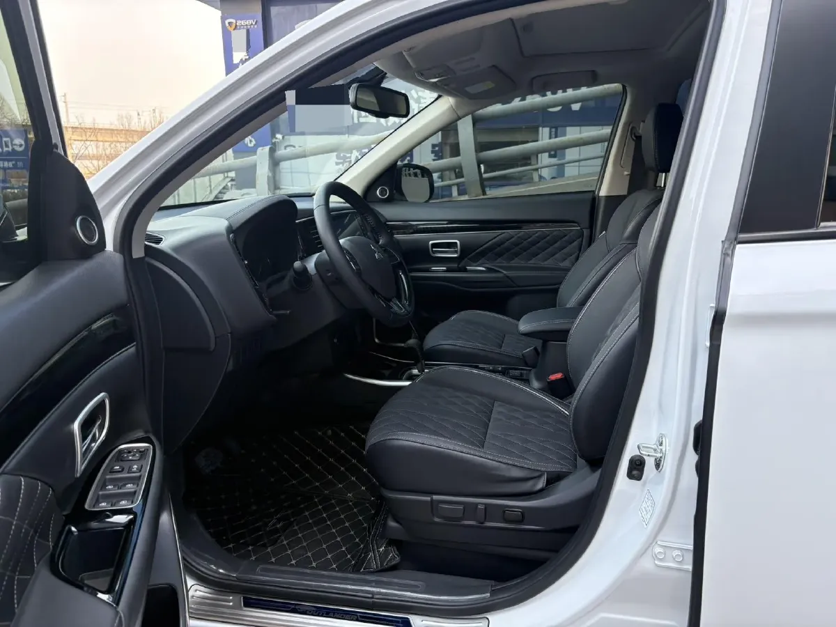 2021 Mitsubishi Outlander 2.0L 166HP L4 CVT,autocango,china used car exporter,china ev exporter,chinese used car exporter,chinese used ev exporter