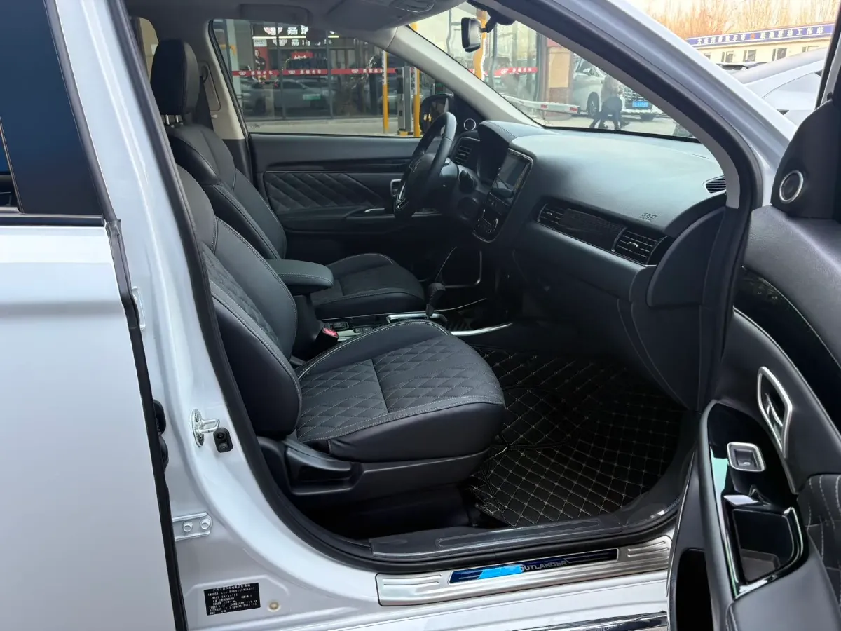 2021 Mitsubishi Outlander 2.0L 166HP L4 CVT,autocango,china used car exporter,china ev exporter,chinese used car exporter,chinese used ev exporter