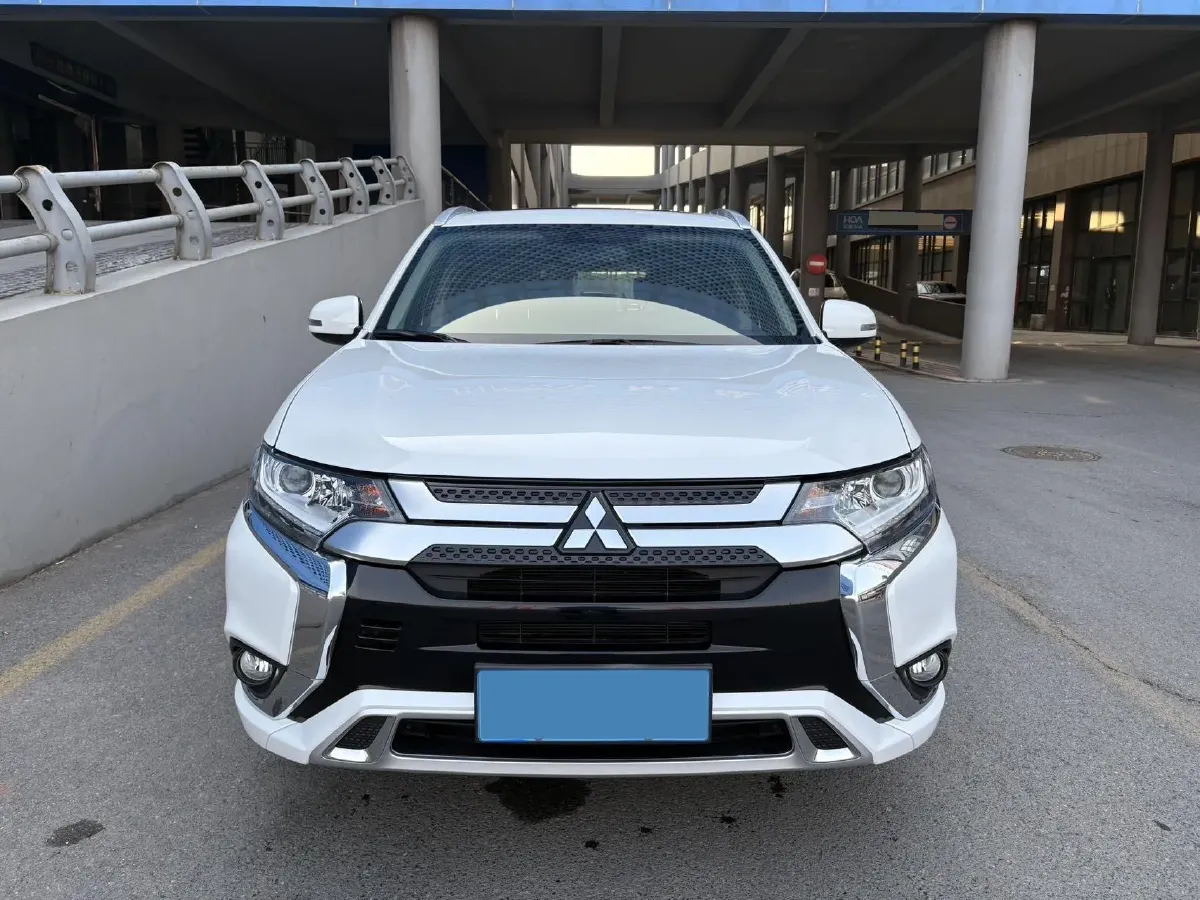 2021 Mitsubishi Outlander 2.0L 166HP L4 CVT,autocango,china used car exporter,china ev exporter,chinese used car exporter,chinese used ev exporter