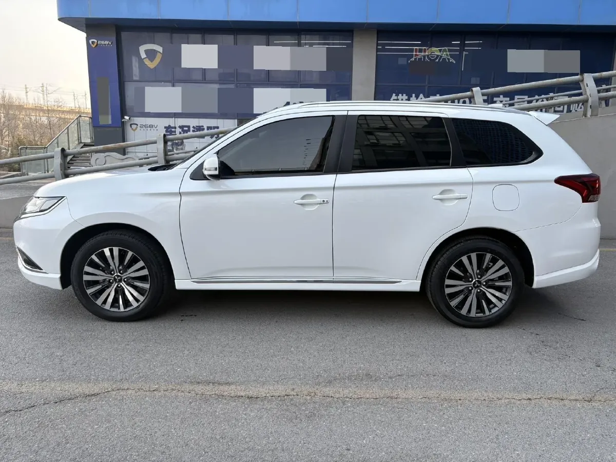 2021 Mitsubishi Outlander 2.0L 166HP L4 CVT,autocango,china used car exporter,china ev exporter,chinese used car exporter,chinese used ev exporter