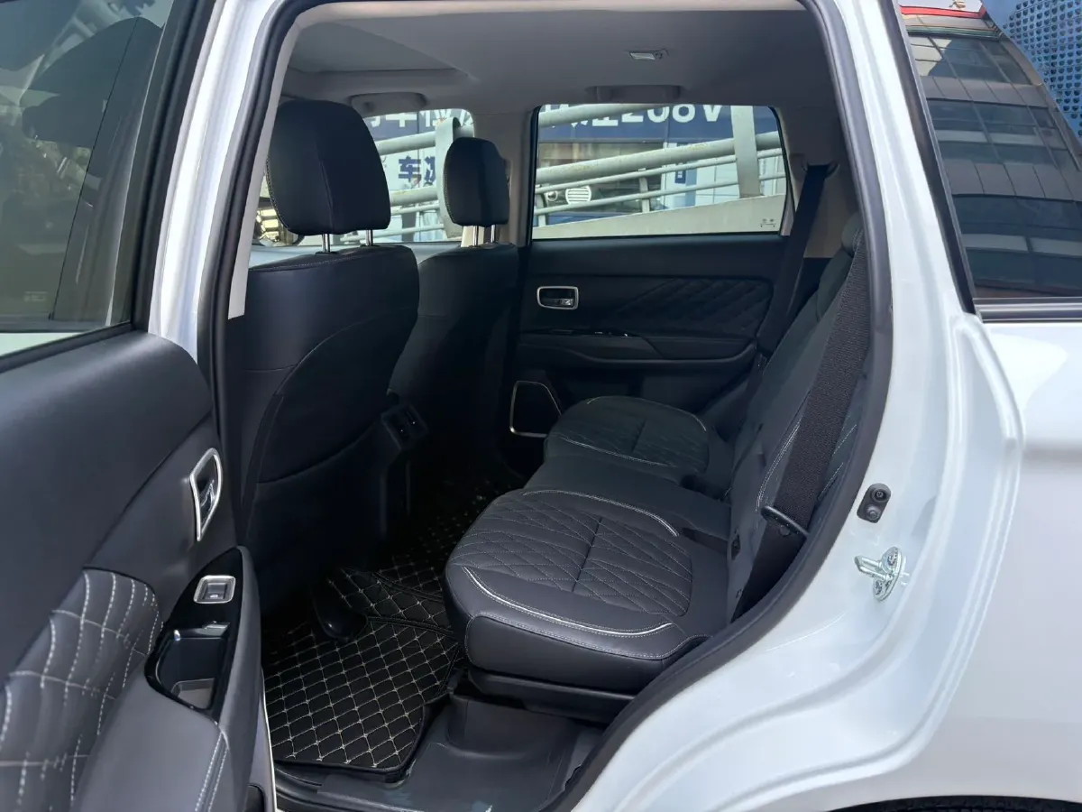 2021 Mitsubishi Outlander 2.0L 166HP L4 CVT,autocango,china used car exporter,china ev exporter,chinese used car exporter,chinese used ev exporter