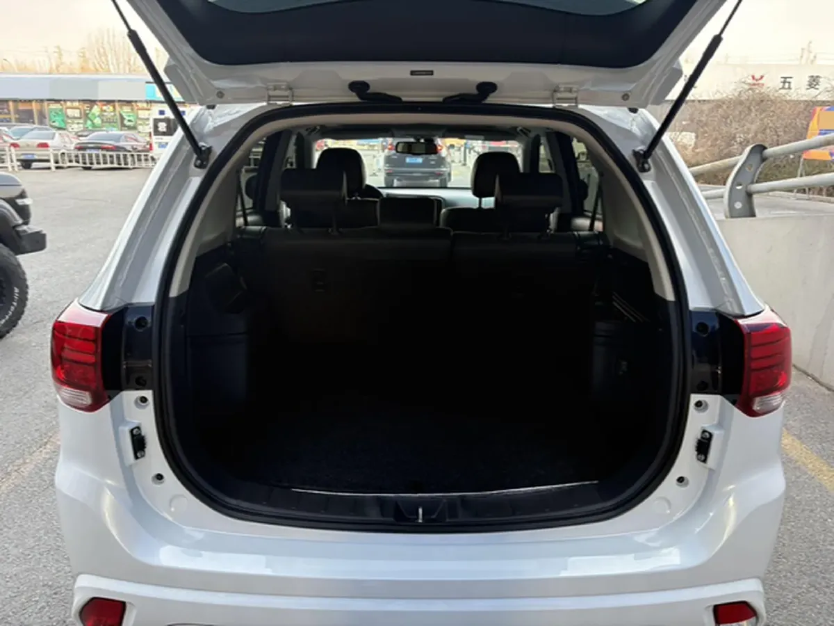 2021 Mitsubishi Outlander 2.0L 166HP L4 CVT,autocango,china used car exporter,china ev exporter,chinese used car exporter,chinese used ev exporter