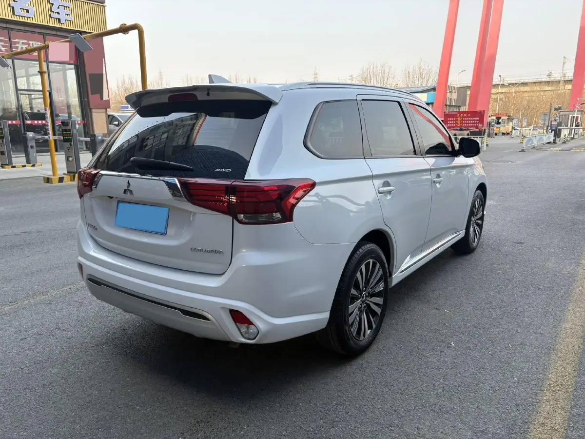2021 Mitsubishi Outlander 2.0L 166HP L4 CVT,autocango,china used car exporter,china ev exporter,chinese used car exporter,chinese used ev exporter