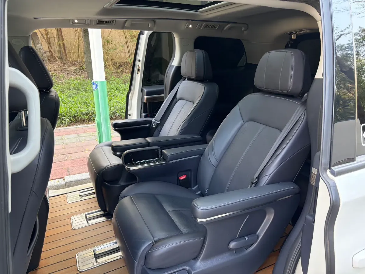 2021 GAC Trumpchi M8 2.0T 252HP L4 8AT,autocango,china used car exporter,china ev exporter,chinese used car exporter,chinese used ev exporter