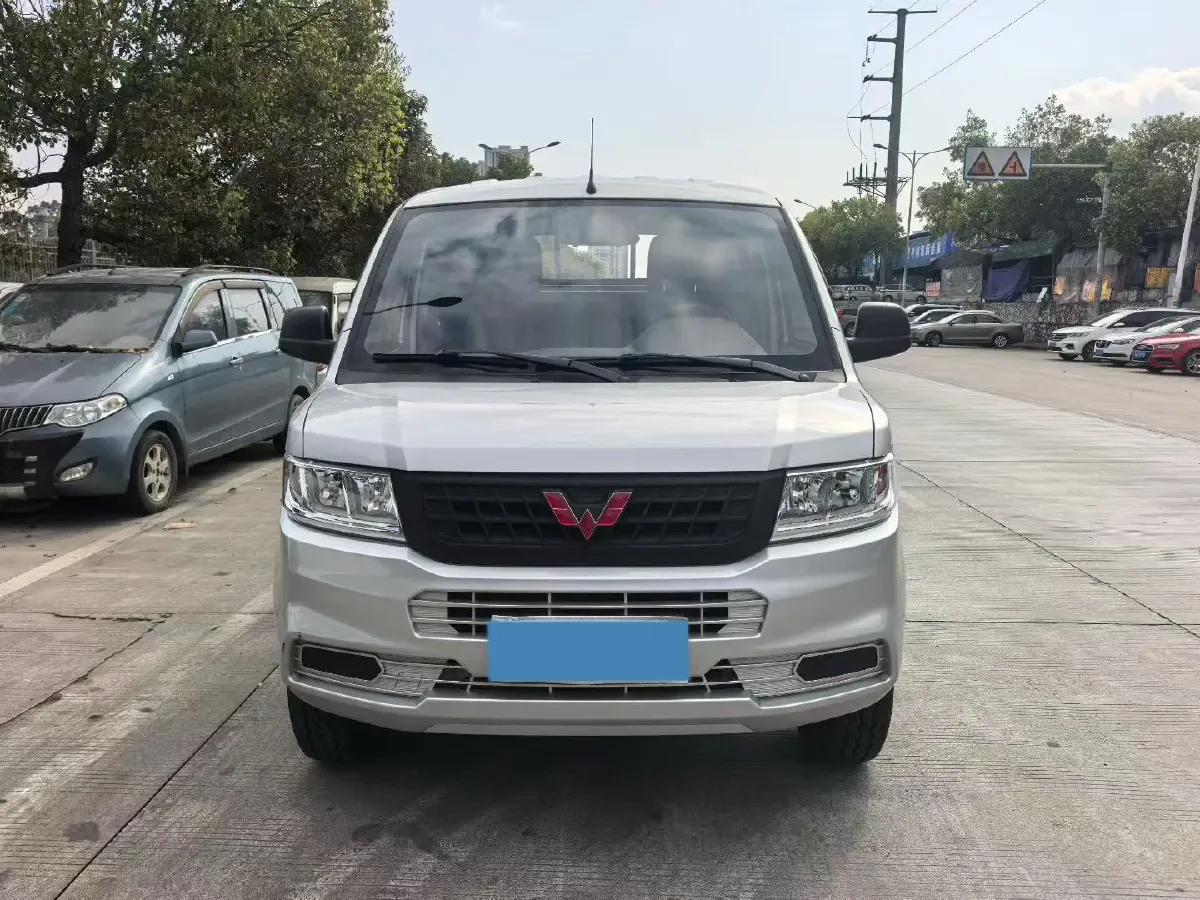 2023 WuLing RongGuang New Truck 2.0L 136HP L4 5MT,autocango,china used car exporter,china ev exporter,chinese used car exporter,chinese used ev exporter