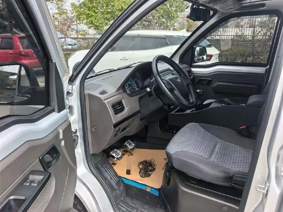 2023 WuLing RongGuang New Truck 2.0L 136HP L4 5MT,autocango,china used car exporter,china ev exporter,chinese used car exporter,chinese used ev exporter