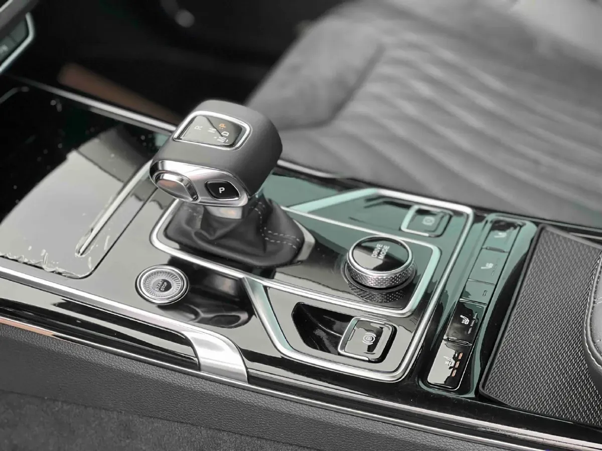 2022 HongQi HS5 2.0T 224HP L4 6AT,autocango,china used car exporter,china ev exporter,chinese used car exporter,chinese used ev exporter