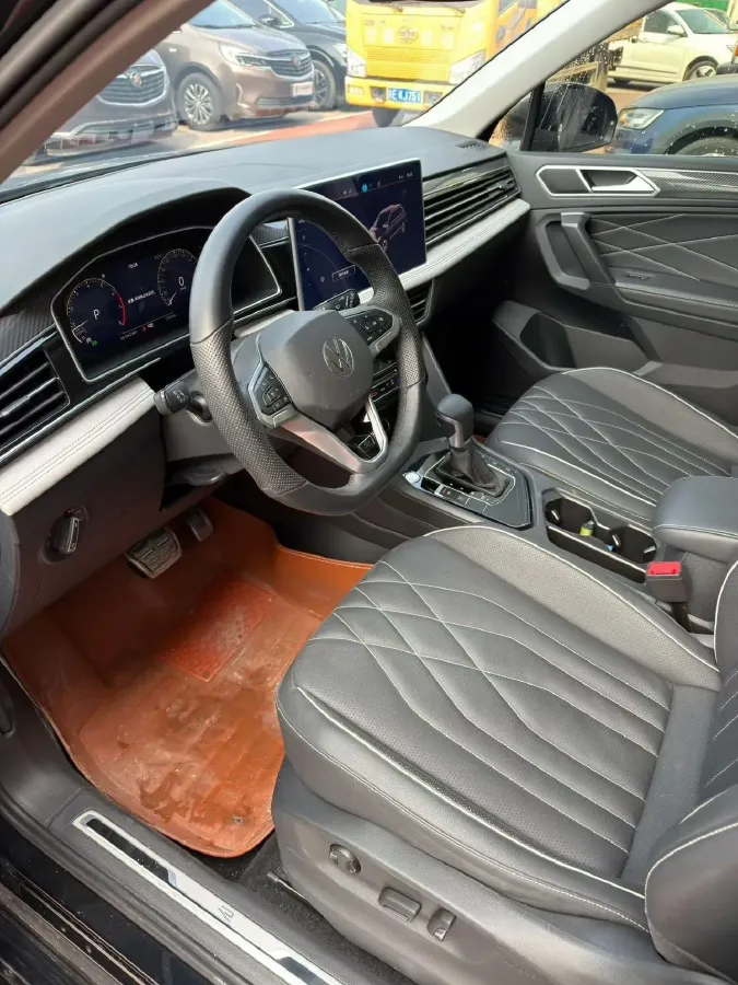 2024 Volkswagen Tiguan L 2.0T 186HP L4 7DCT,autocango,china used car exporter,china ev exporter,chinese used car exporter,chinese used ev exporter