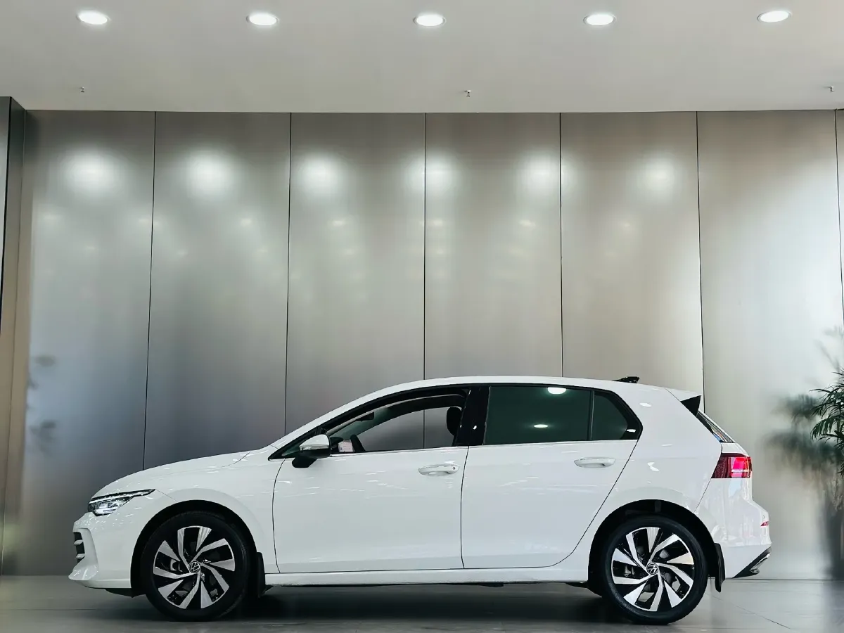 2025 Volkswagen Golf 1.5T 160HP L4 7DCT,autocango,china used car exporter,china ev exporter,chinese used car exporter,chinese used ev exporter