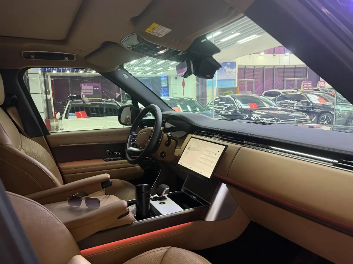 2025 Land Rover Range Rover 3.0T 400HP L6 8AT,autocango,china used car exporter,china ev exporter,chinese used car exporter,chinese used ev exporter