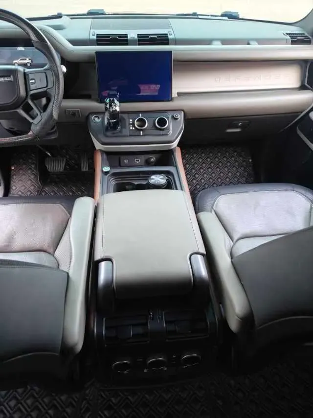 2022 Land Rover Defender 3.0T 400HP L6 8AT,autocango,china used car exporter,china ev exporter,chinese used car exporter,chinese used ev exporter