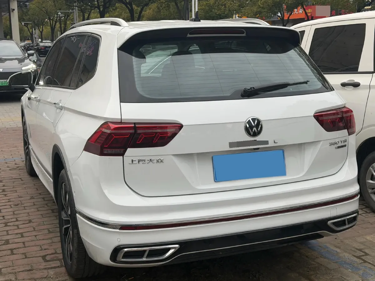 2024 Volkswagen Tiguan L 2.0T 220HP L4 7DCT,autocango,china used car exporter,china ev exporter,chinese used car exporter,chinese used ev exporter