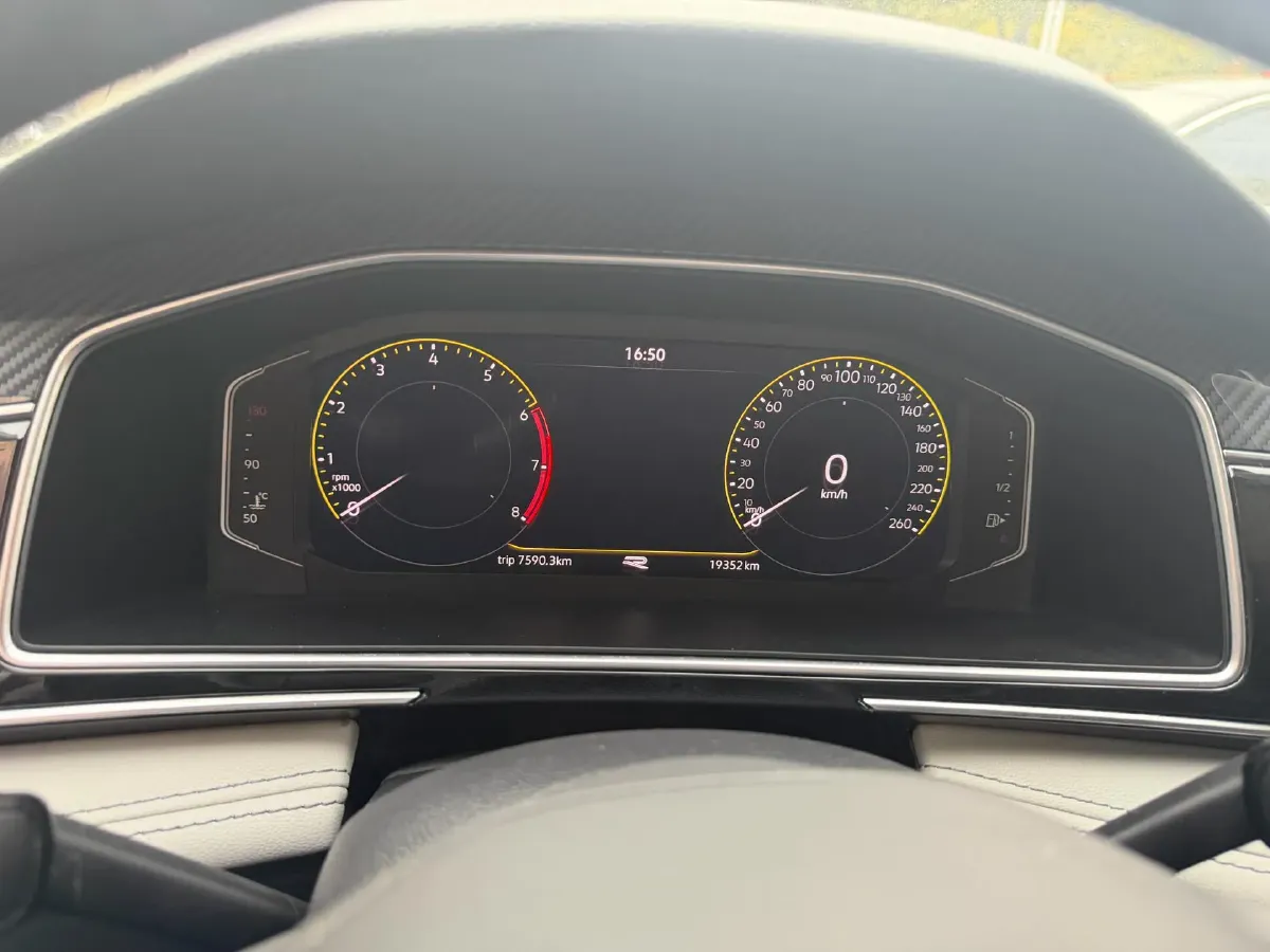 2024 Volkswagen Tiguan L 2.0T 220HP L4 7DCT,autocango,china used car exporter,china ev exporter,chinese used car exporter,chinese used ev exporter