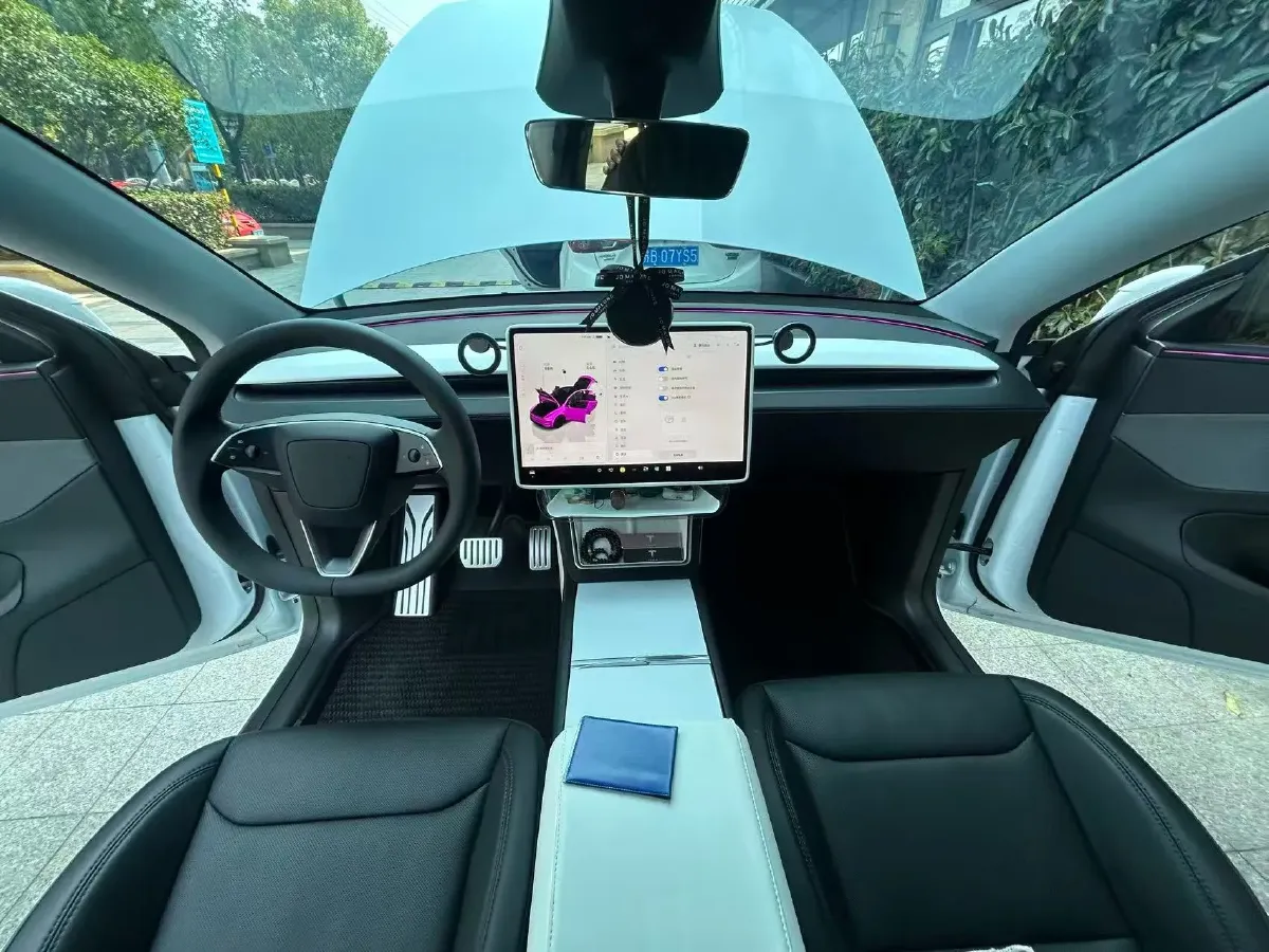 2025 Tesla Model Y BEV 62.5KWH,autocango,china used car exporter,china ev exporter,chinese used car exporter,chinese used ev exporter