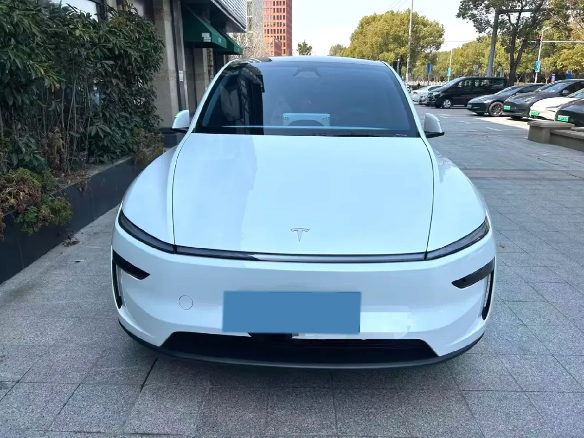 2025 Tesla Model Y BEV 62.5KWH,autocango,china used car exporter,china ev exporter,chinese used car exporter,chinese used ev exporter