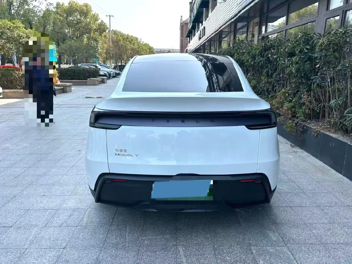 2025 Tesla Model Y BEV 62.5KWH,autocango,china used car exporter,china ev exporter,chinese used car exporter,chinese used ev exporter