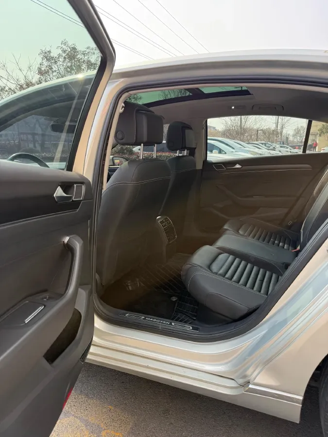 2020 Volkswagen Magotan 2.0T 186HP L4 7DCT,autocango,china used car exporter,china ev exporter,chinese used car exporter,chinese used ev exporter