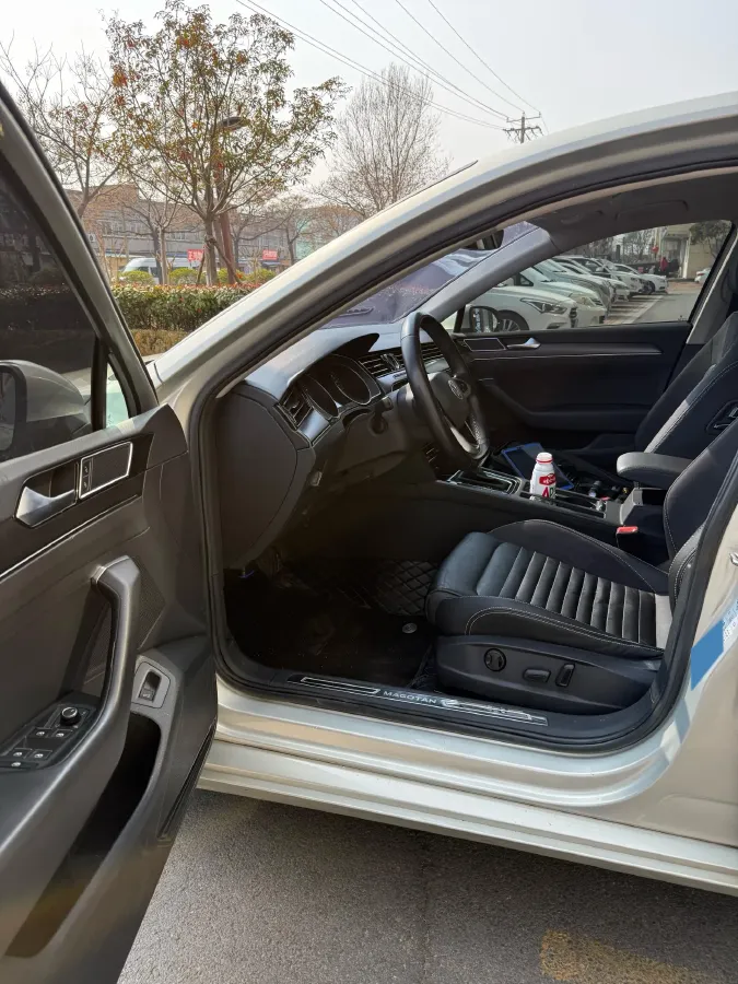 2020 Volkswagen Magotan 2.0T 186HP L4 7DCT,autocango,china used car exporter,china ev exporter,chinese used car exporter,chinese used ev exporter